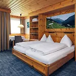 Wellnesshotel Engadin זאמנאון