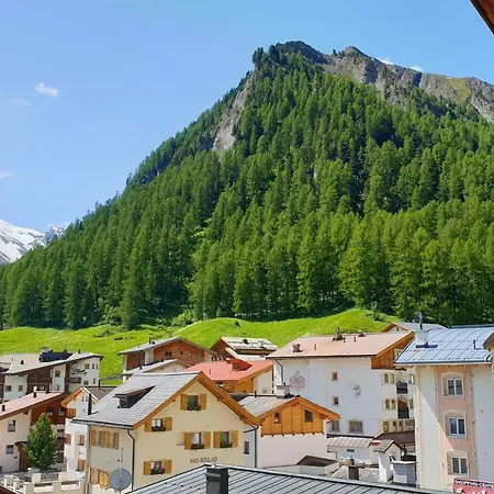 Wellnesshotel Engadin سامنون