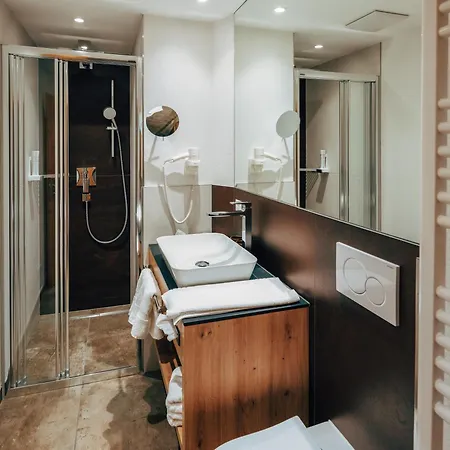 Wellnesshotel Engadin سامنون