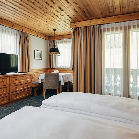 Wellnesshotel Engadin فندق سامنون