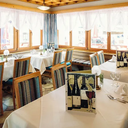 Wellnesshotel Engadin Hotell