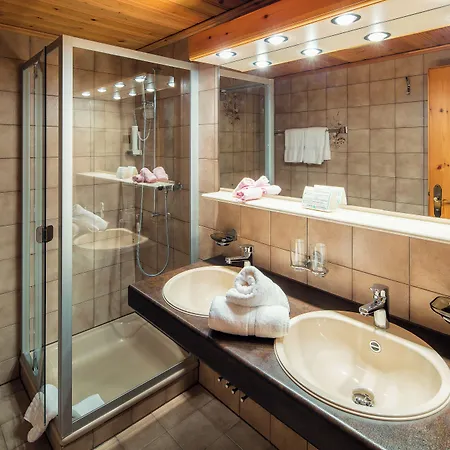 Wellnesshotel Engadin Hotell 3*