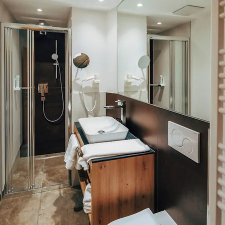 Wellnesshotel Engadin Hotel