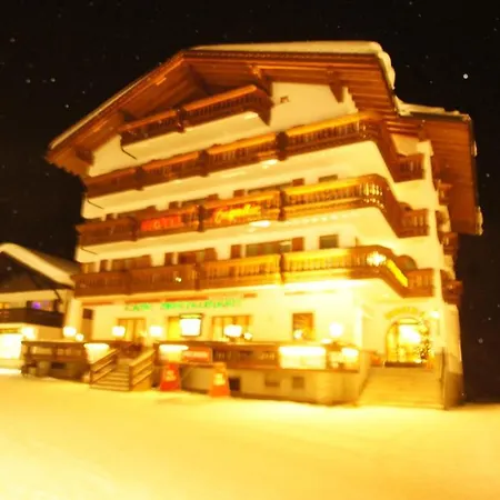 فندق Wellnesshotel Engadin سامنون