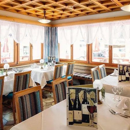 فندق Wellnesshotel Engadin سامنون