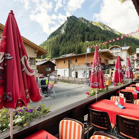Wellnesshotel Engadin 3* Samnaun