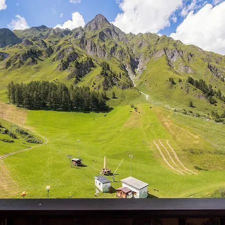 Wellnesshotel Engadin Hotell