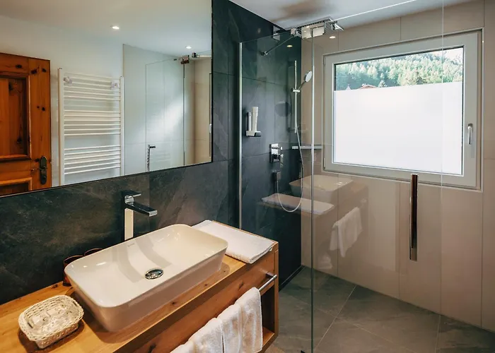 Отель Wellnesshotel Engadin