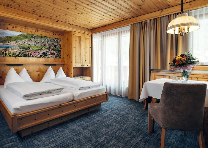 Wellnesshotel Engadin Отель Замнаун