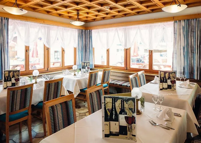 Отель Wellnesshotel Engadin Замнаун