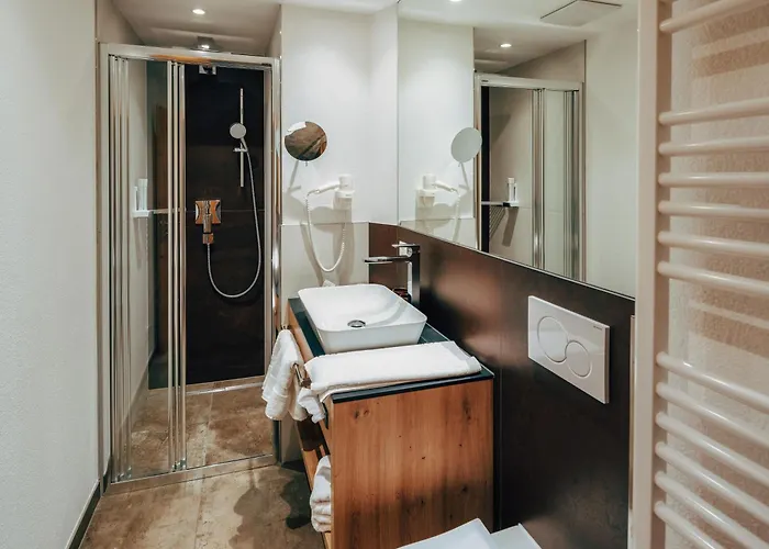 Wellnesshotel Engadin זאמנאון