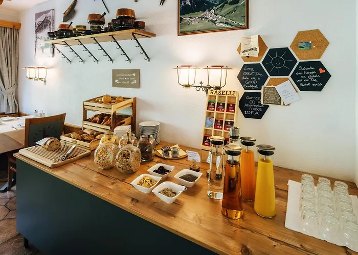 מלון Wellnesshotel Engadin 3*