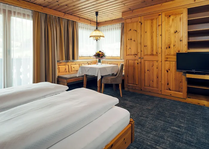 מלון Wellnesshotel Engadin 3*
