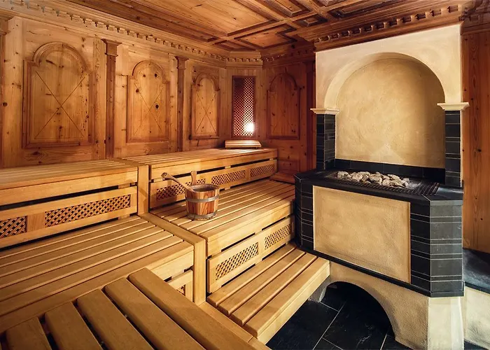 מלון Wellnesshotel Engadin זאמנאון