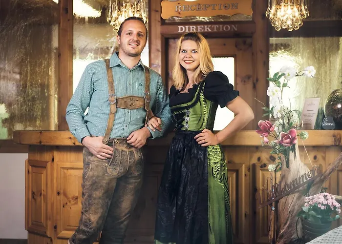 מלון Wellnesshotel Engadin זאמנאון